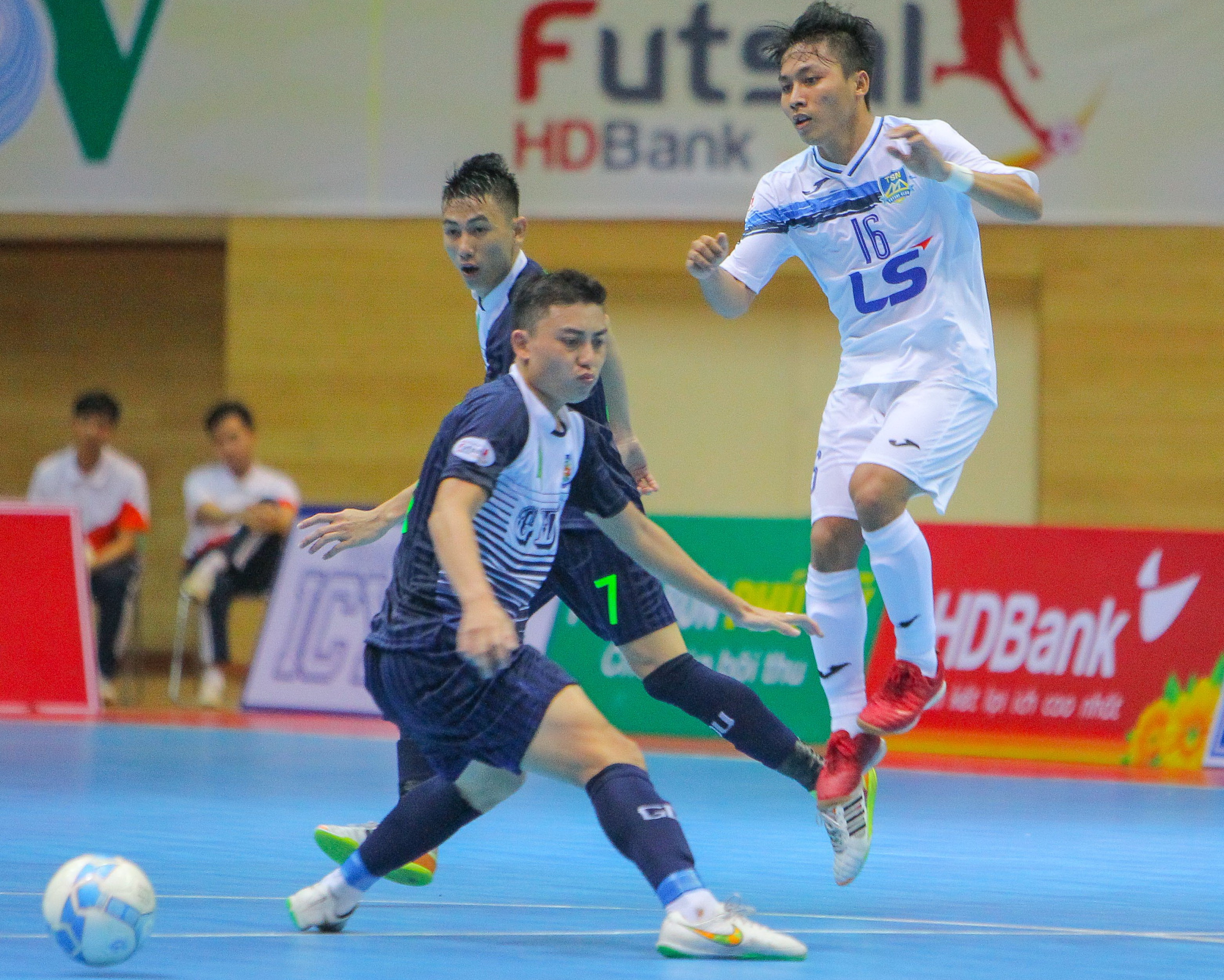 Thắng nghẹt thở Cao Bằng, Thái Sơn Nam vào chung kết Cup LS 2017 - Bóng Đá