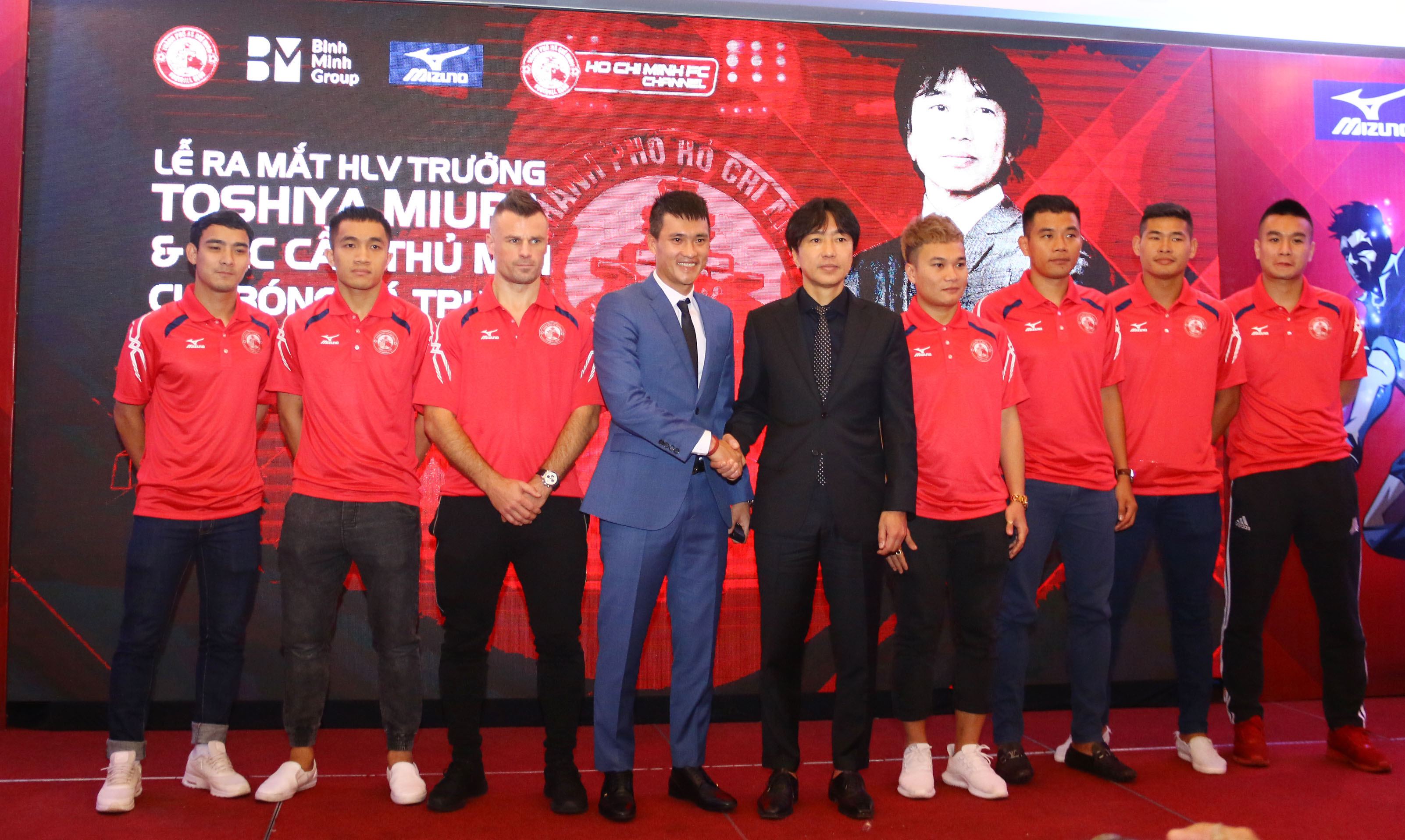 Công Vinh ra  mắt “siêu bom tấn” mùa giải mới V-League 2018 - Bóng Đá