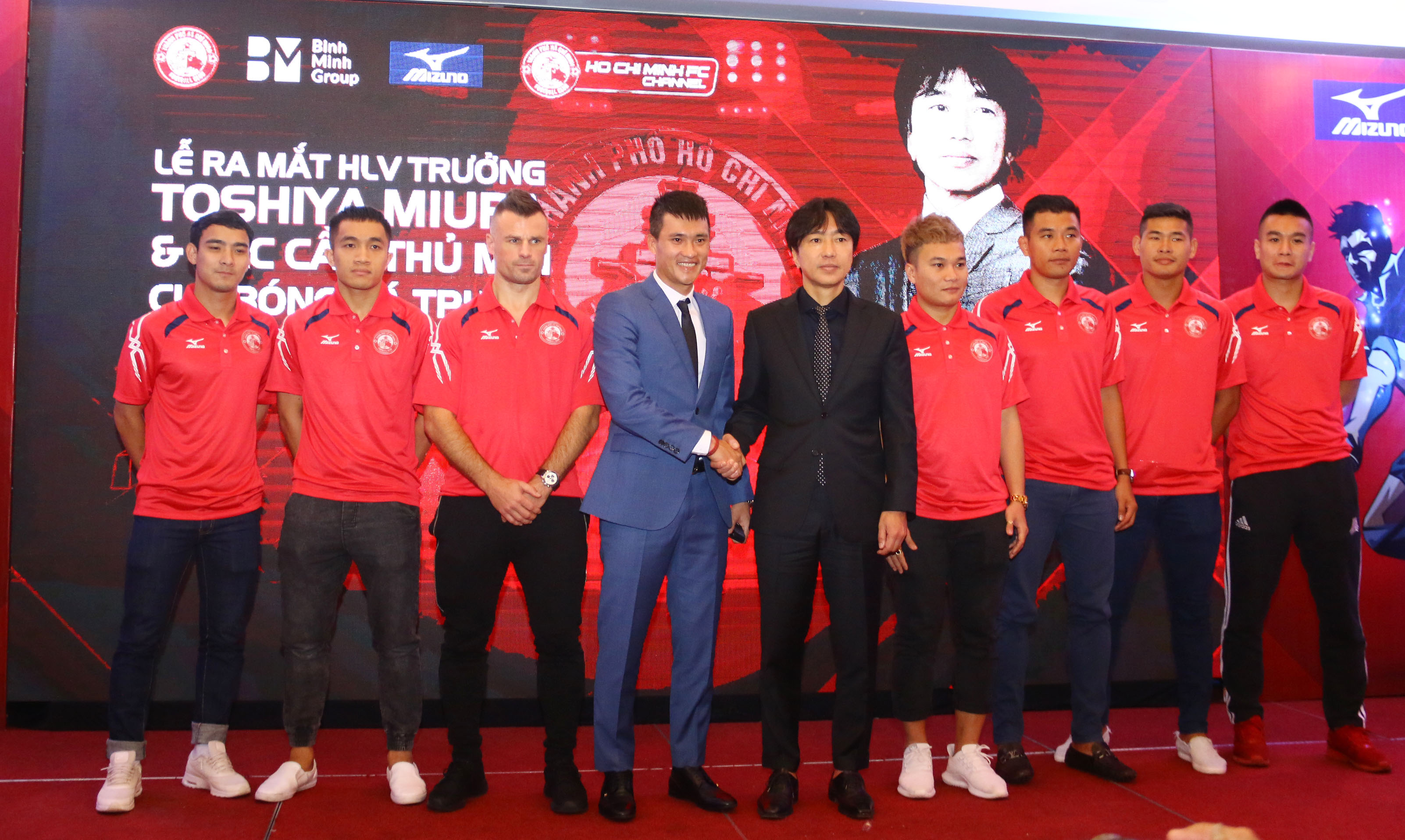 Công Vinh ra mắt “siêu bom tấn” mùa giải mới V-League 2018 - Bóng Đá