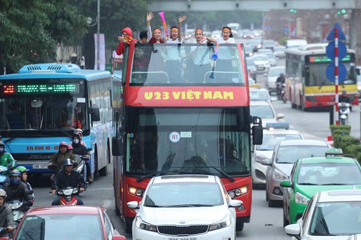Chuyên cơ riêng, dàn siêu xe đưa đón U23 Việt Nam về nước - Bóng Đá