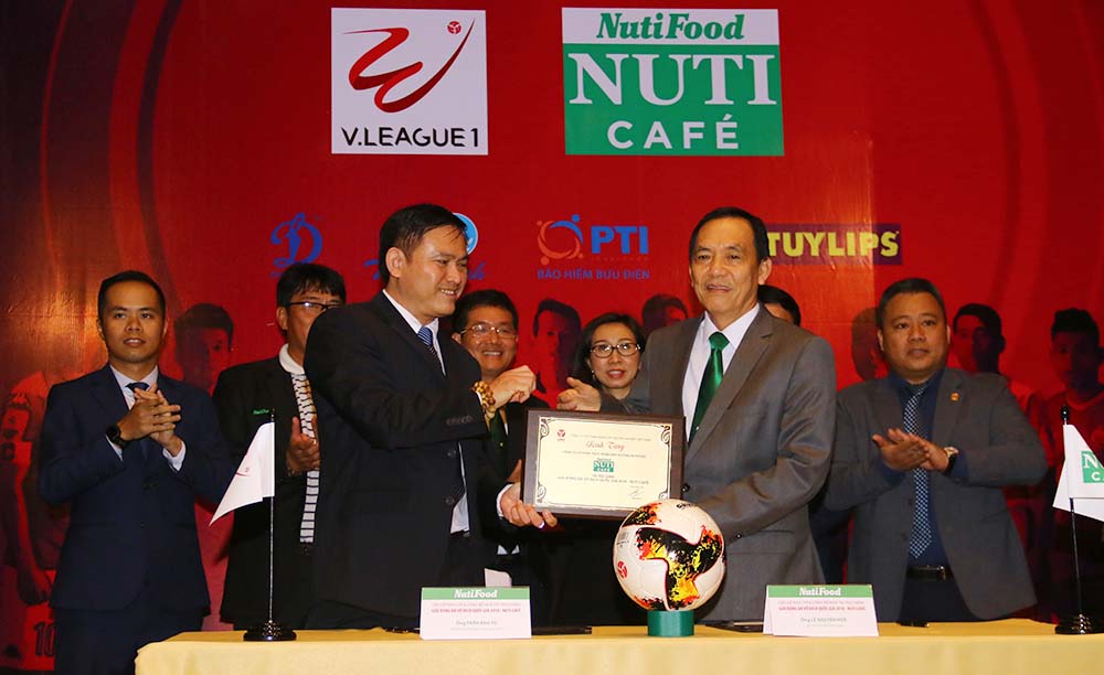 Nhà tài trợ V-League 2018 được yêu tiên ký tiếp 2 năm hợp đồng - Bóng Đá