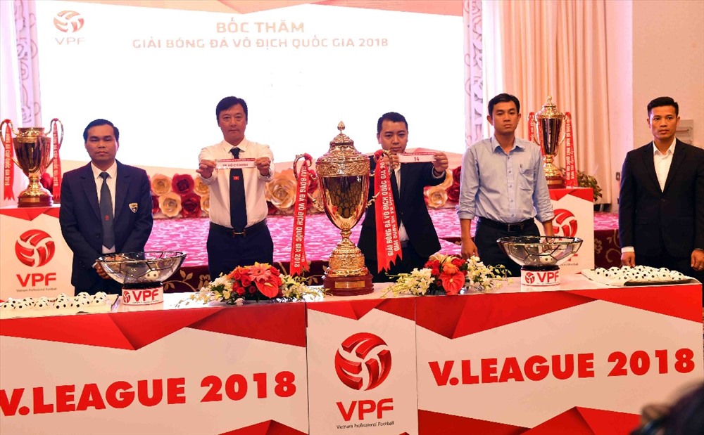 Bầu Tú ra tay: CHỐT vụ bản quyền truyền hình V-League 2018