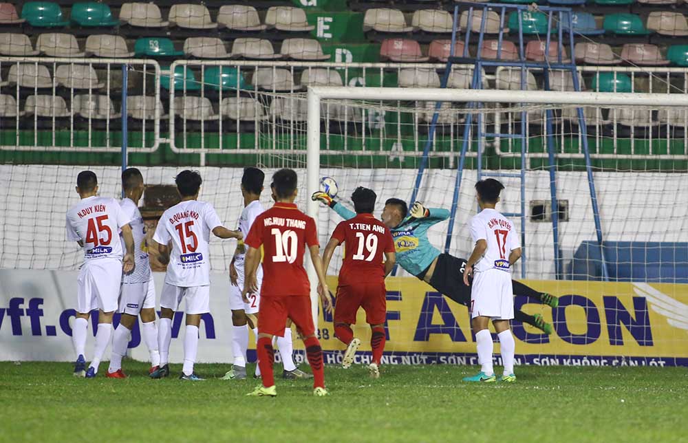 Vùi dập đàn em Công Phượng 3-1, U19 tuyển chọn Việt Nam vô địch sớm - Bóng Đá