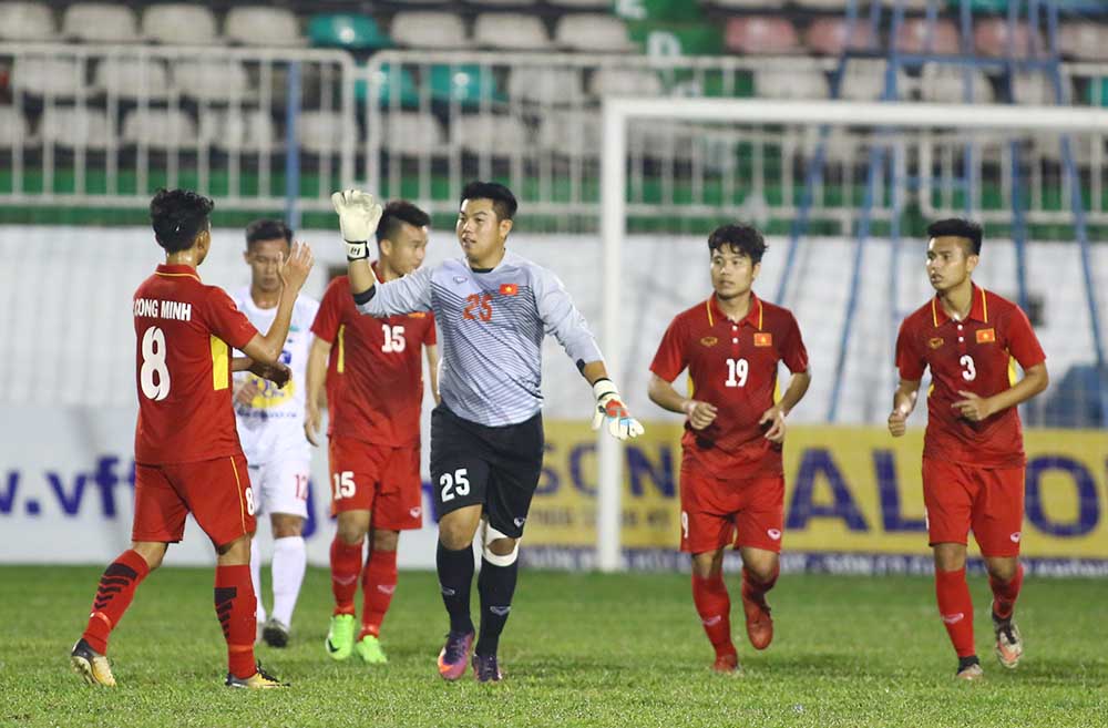 Vùi dập đàn em Công Phượng 3-1, U19 tuyển chọn Việt Nam vô địch sớm - Bóng Đá