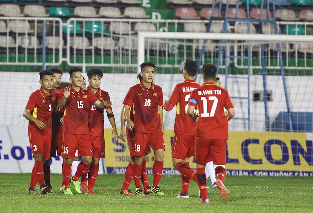 HLV Vũ Hồng Việt nói gì khi Việt Nam vô địch U19 Quốc tế - Bóng Đá