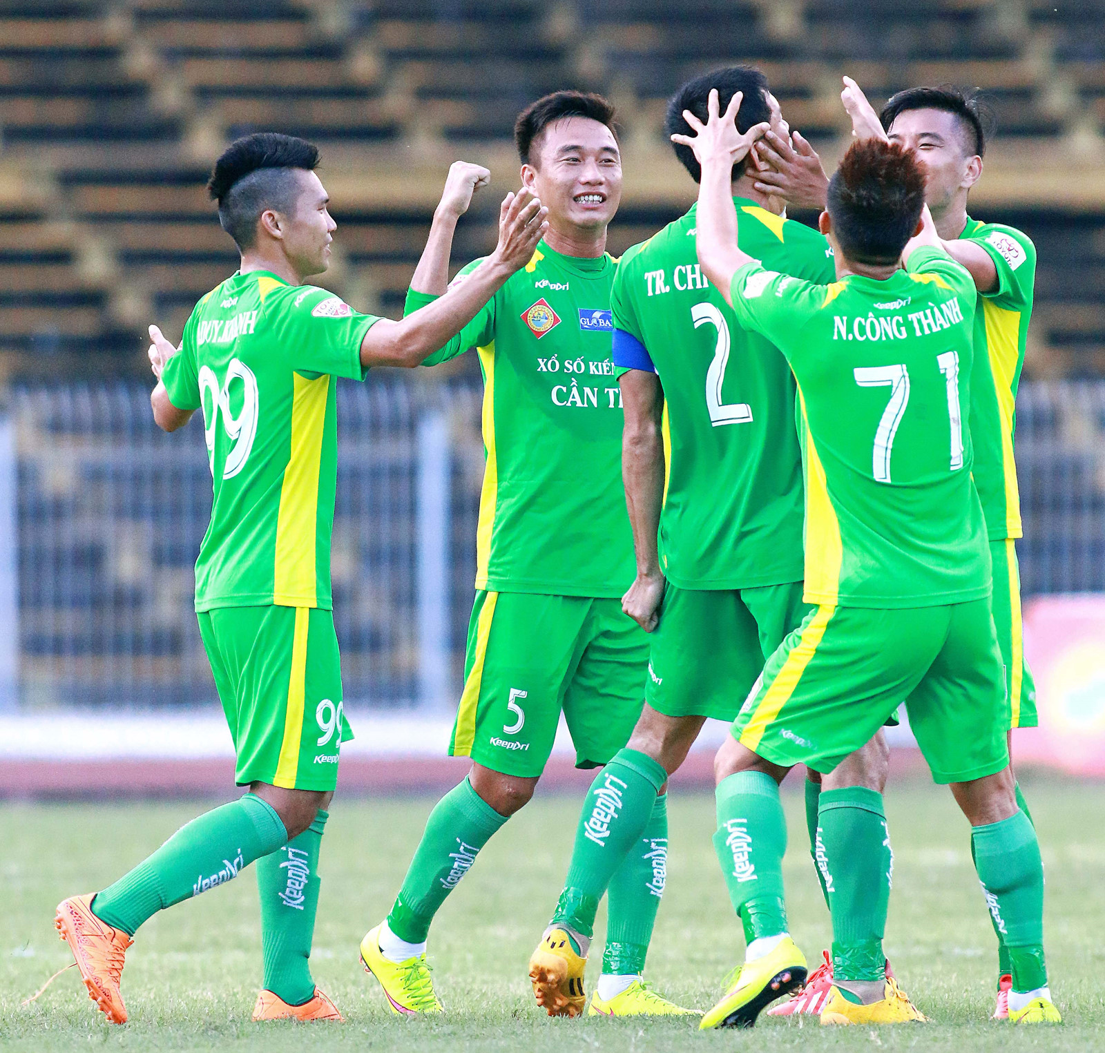    HLV Đinh Hồng Vinh và sức sống mới với bóng đá Cần Thơ - Bóng Đá