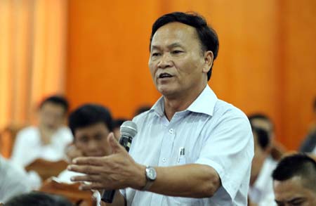 “Khổng Minh xứ Nghệ” lý giải việc bầu Tú tung cờ trắng 