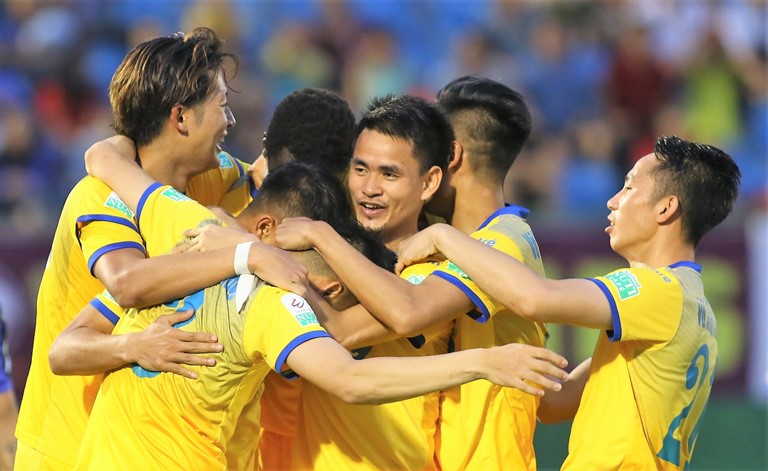 Tiến Dũng U23 bắt chính, FLC Thanh Hóa bắn hạ Long An 2-0
