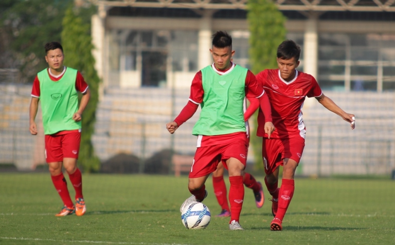 HLV Hoàng Anh Tuấn chỉ ra những điểm yếu của U19 Việt Nam - Bóng Đá