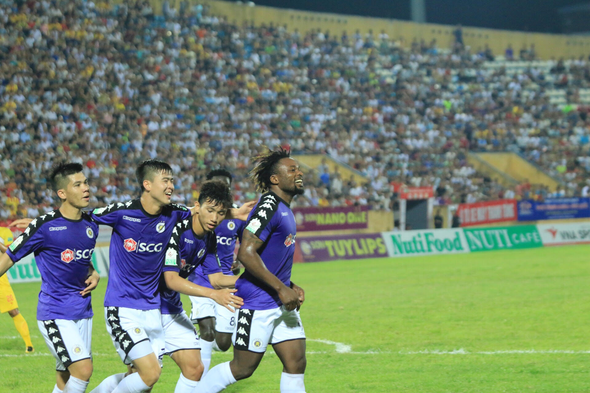    Thắng nhọc nhằn 2-0 trước Nam Định, Hà Nội giữ vững ngôi đầu bảng - Bóng Đá