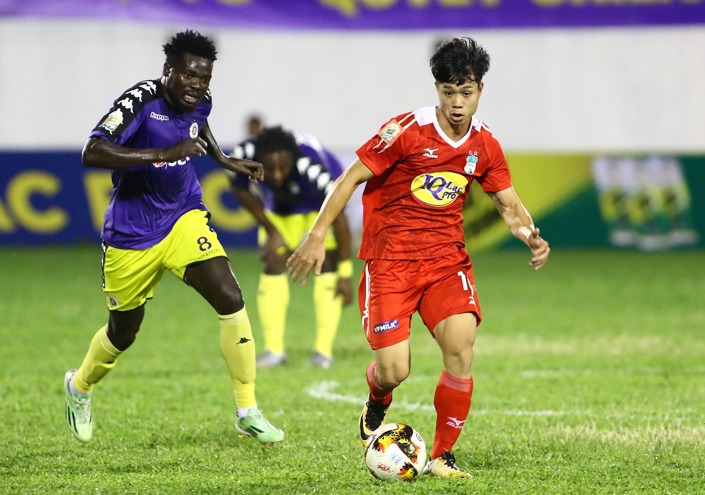 Vòng 9 V-League 2018: Quang Hải đối đầu Tiến Dũng; Văn Đức so tài Công Phượng