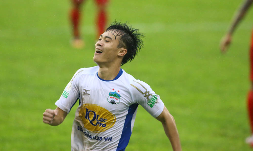 Ảnh bài viết Văn Toàn lập siêu phẩm, HAGL vẫn chia điểm với đội bóng HLV Miura