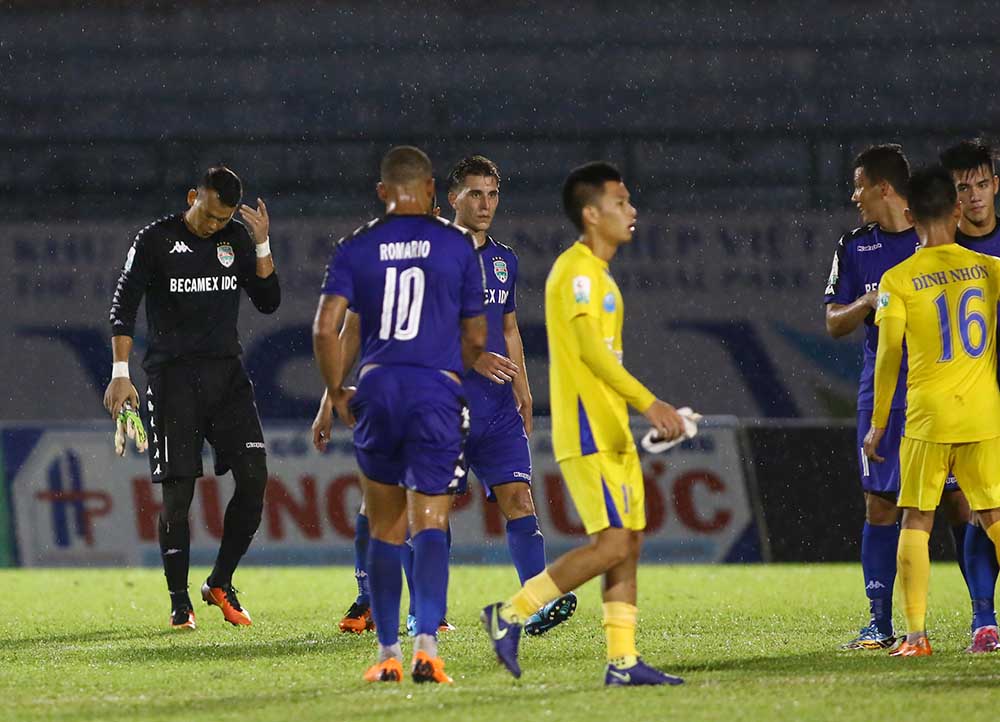 Ảnh bài viết Vòng 12 V-League 2018: FLC Thanh Hóa rơi vào khủng hoảng, Bình Dương thua tan nát trên sân Gò Đậu