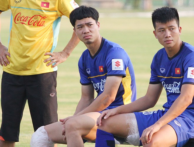 Bó kín gối Công Phượng chưa thể vào sân taaoj cùng U23 Việt Nam - Bóng Đá