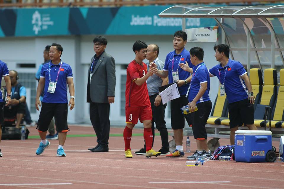 TRỰC TIẾP U23 Việt Nam 3-0 U23 Pakistan (H2): Văn Đức dọn cỗ, Công Phượng ghi bàn - Bóng Đá