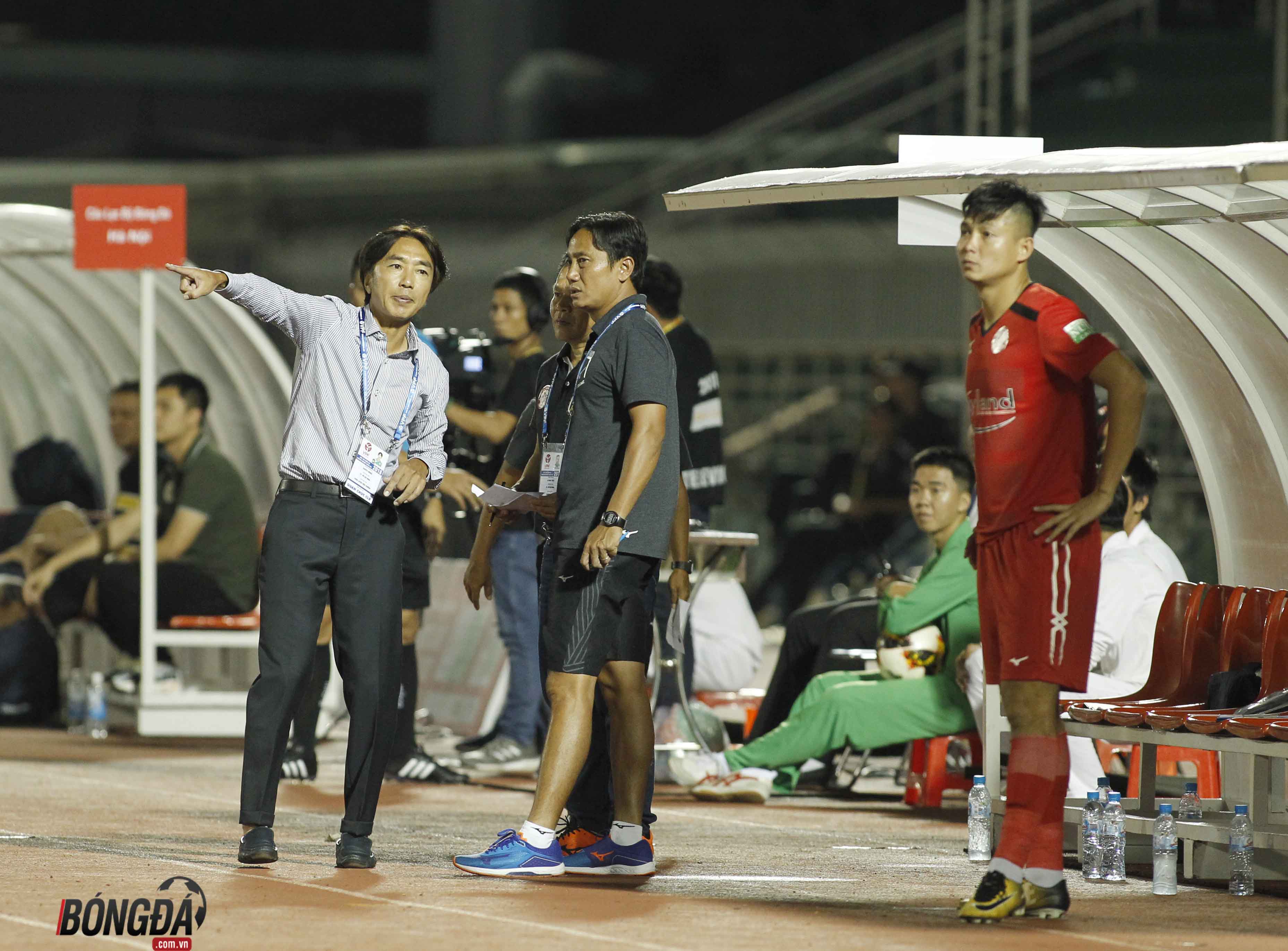  “Còng lưng” lo trụ hạng V-League, HLV Miura mơ giúp TP.HCM vươn tầm châu lục - Bóng Đá