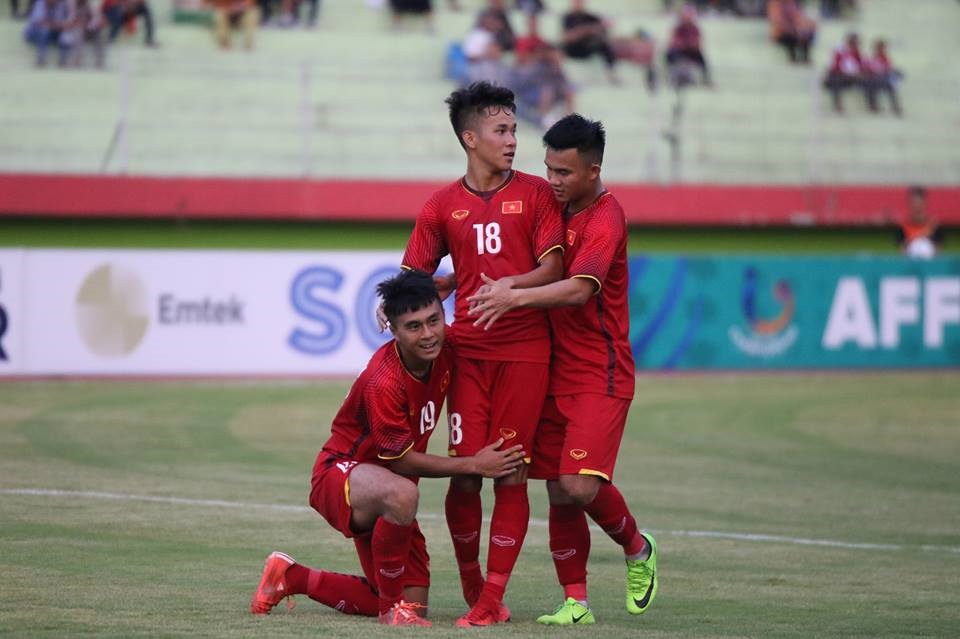 Video Nhâm Mạnh Dũng đánh đầu đẳng cấp xé lưới U19 Jordan