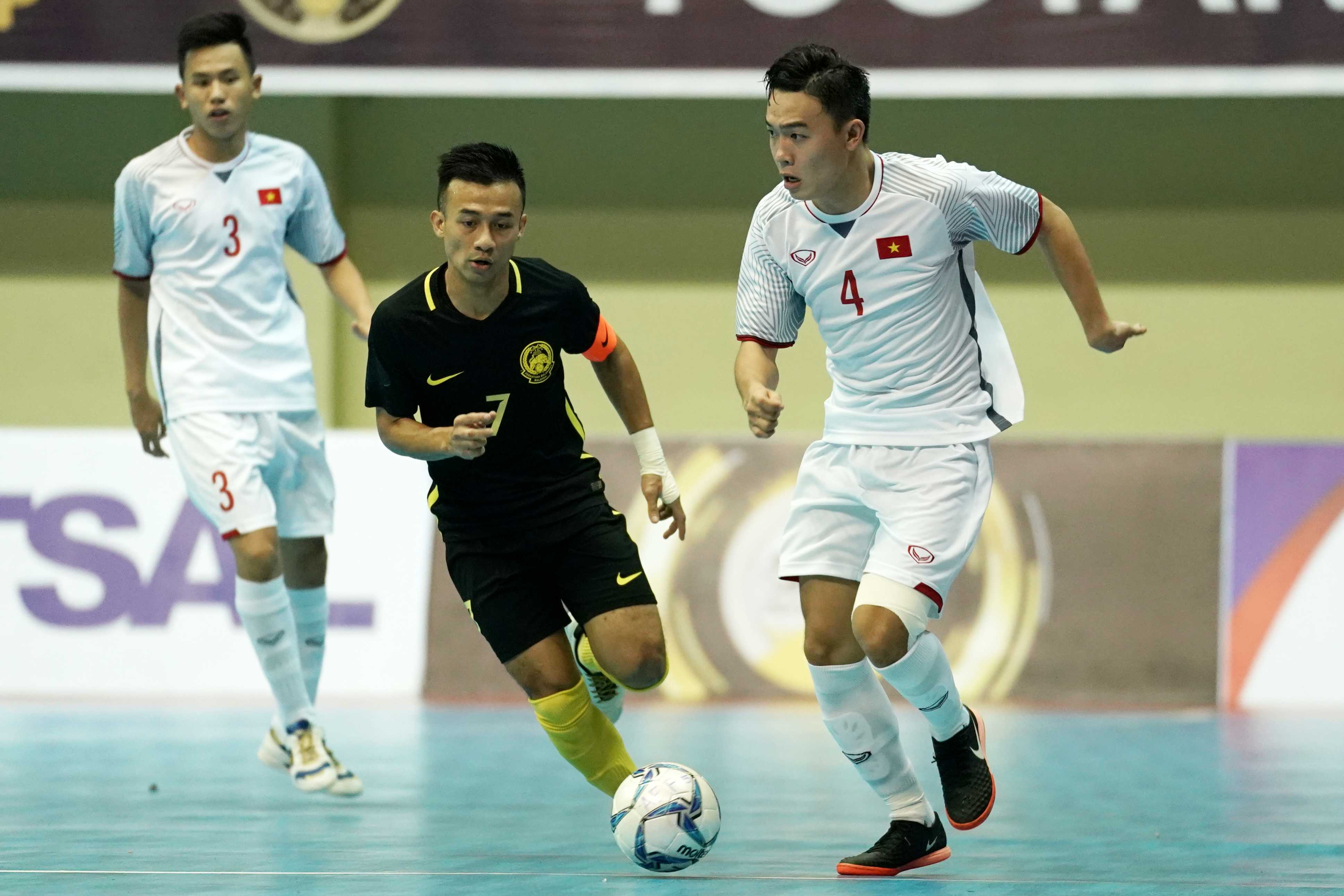 Thua đau trên chấm phạt đền, ĐT Futsal Việt Nam mất vé vào chung kết - Bóng Đá