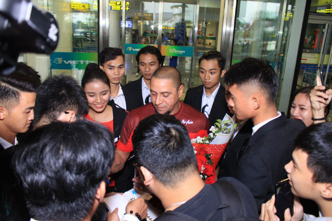 Huyền thoại Roberto Carlos đến Việt Nam "tiếp sức" thầy trò Park Hang-seo