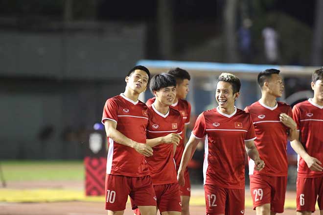 TRỰC TIẾP: Philippines 0-0 ĐT Việt Nam: Xuân Trường - Công Phượng dự bị, Quang Hải đá chính - Bóng Đá
