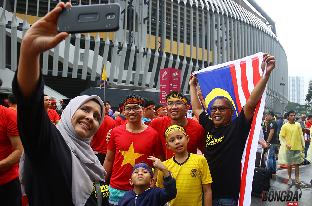 CĐV Malaysia máu lửa như thế nào ở 