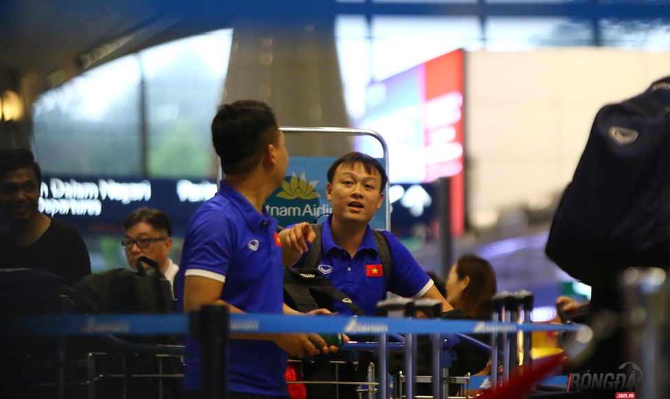 Trực tiếp ĐT Việt Nam từ Kuala Lumpur trở về Hà Nội - Bóng Đá