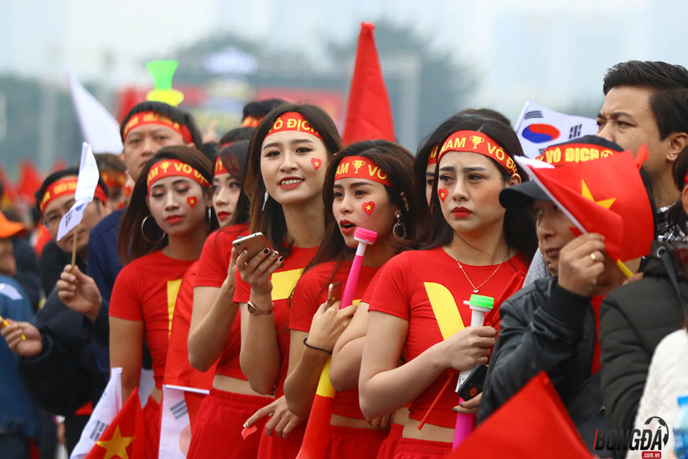 Trực tiếp sân Mỹ Đình: Rợp bóng cờ hoa, tiếp lửa ĐT Việt Nam vs Malaysia - Bóng Đá