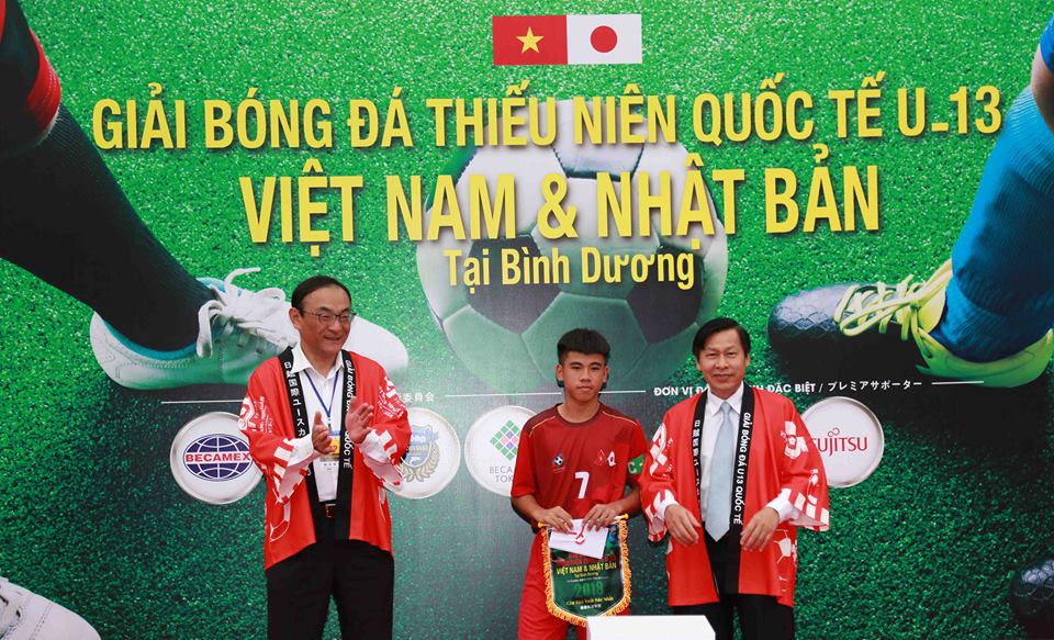 Lãnh sự quán Nhật Bản chúc mừng ĐT Việt Nam vô địch AFF 2018 - Bóng Đá