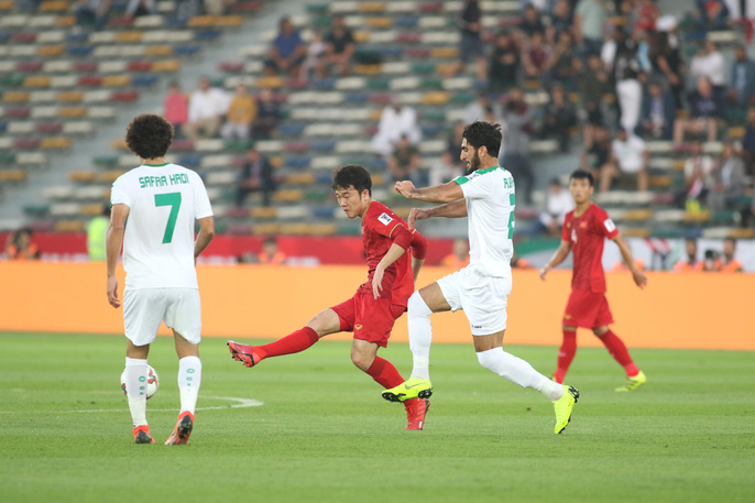 Trực tiếp ĐT Việt Nam 2-1 Iraq (H2): Công Phượng lại đối mặt thủ môn đối phương - Bóng Đá