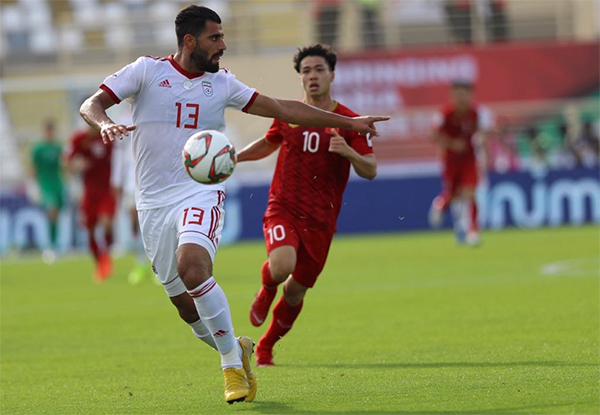Trực tiếp ĐT Việt Nam 0-0 ĐT Iran (H1): Văn Lâm liên tiếp cứu thua - Bóng Đá