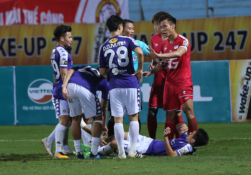 Ảnh bài viết Vào bóng triệt hạ đồng nghiệp, Quế Ngọc Hải nhận án nội bộ của Viettel