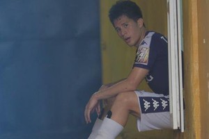 Ảnh bài viết HLV Hà Nội lên tiếng thẻ đỏ đầu tiên trong sự nghiệp Đình Trọng