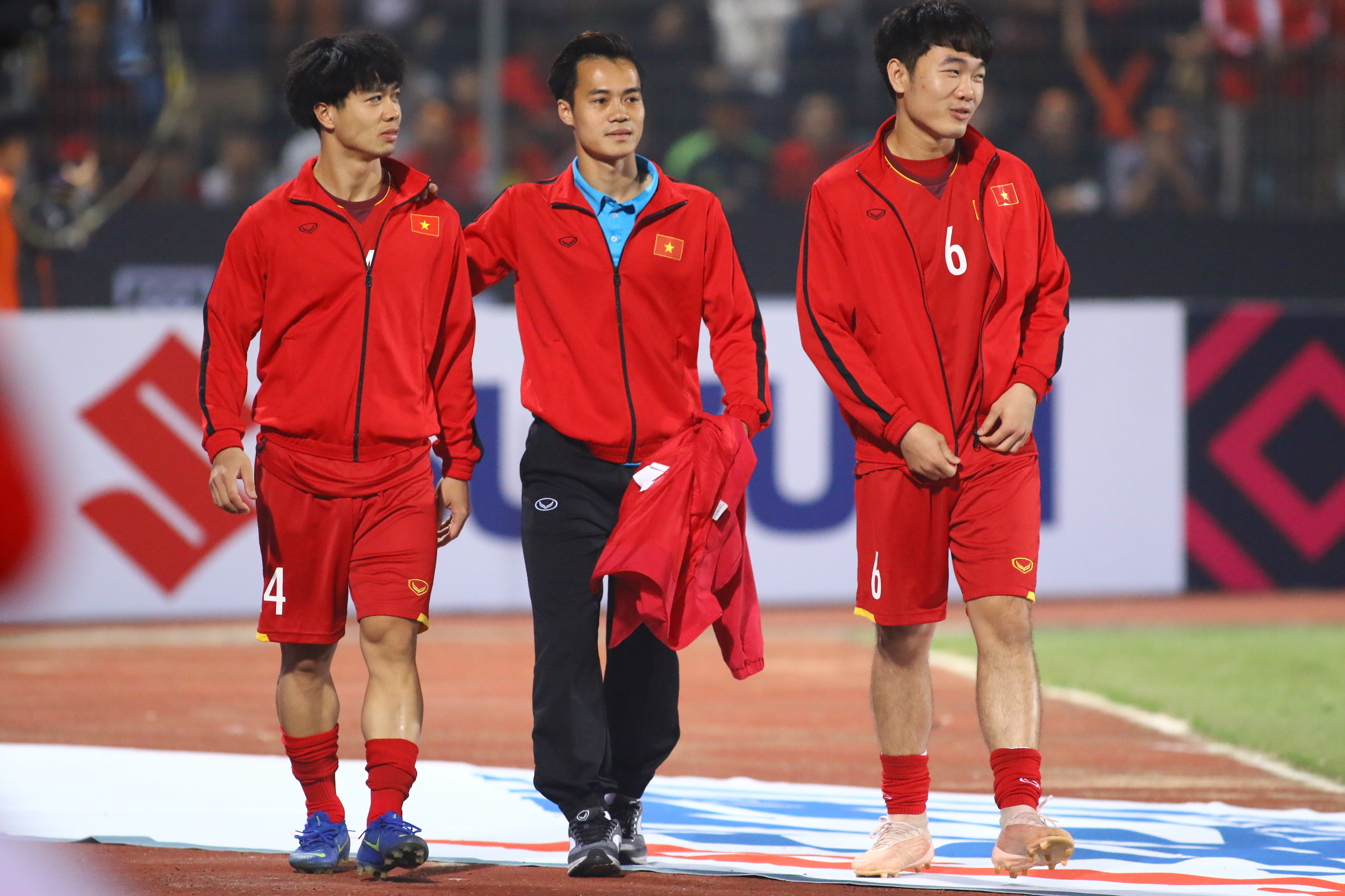 Văn Toàn giúp đỡ bệnh nhi nghèo trước ngày triệu tập ĐT Việt Nam đấu King’s Cup - Bóng Đá