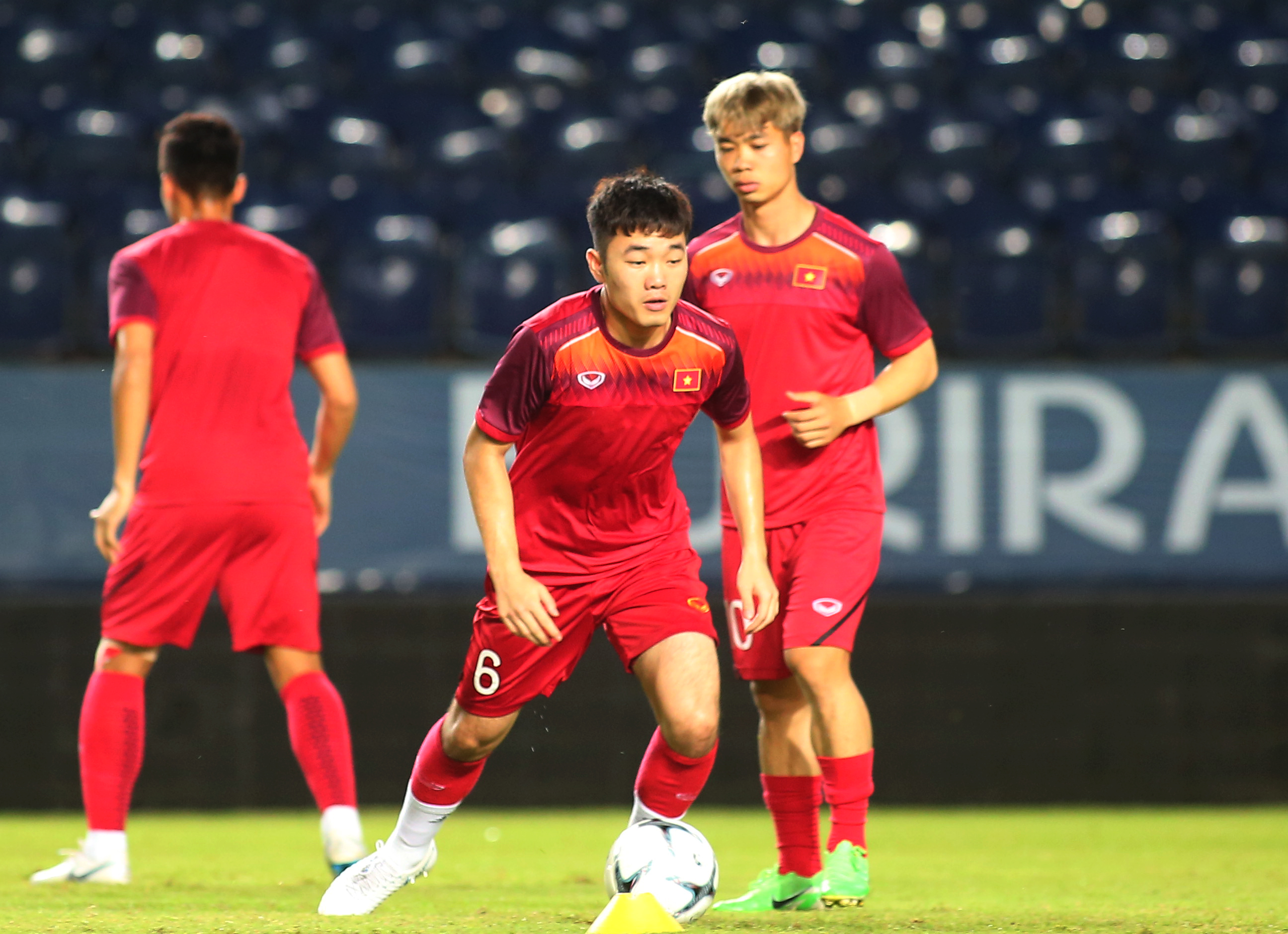 Ảnh bài viết Xuân Trường - Công Phượng "bắn tốc độ" trên sân tập, ĐT Việt Nam nghênh chiến Thái Lan 