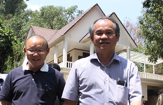 Bầu Đức: "Có nhiều doanh nghiệp chung tay trả lương cho ông Park"