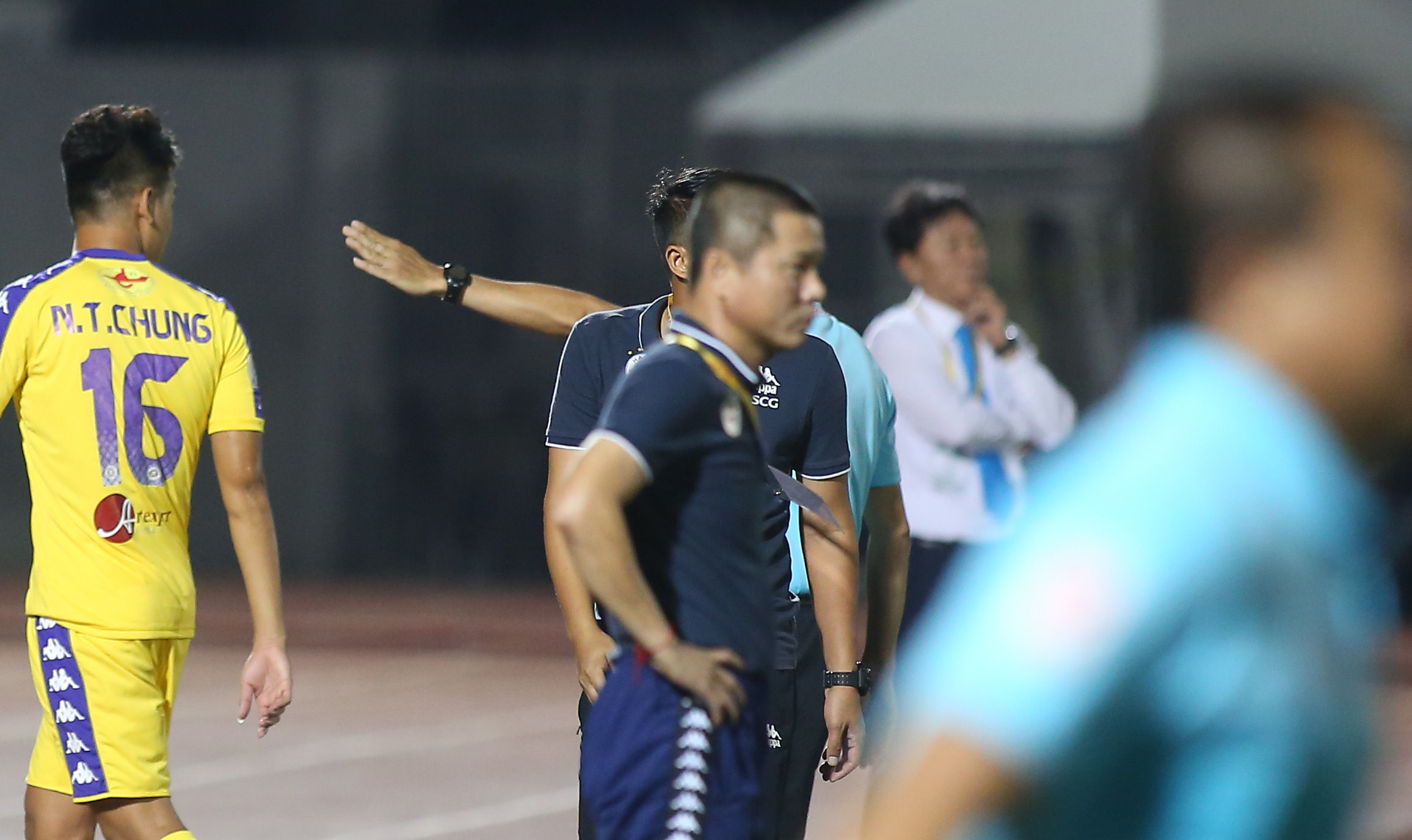 Ảnh bài viết Mất chiến thắng phút bù giờ, HLV Chu Đình Nghiêm bỏ họp báo