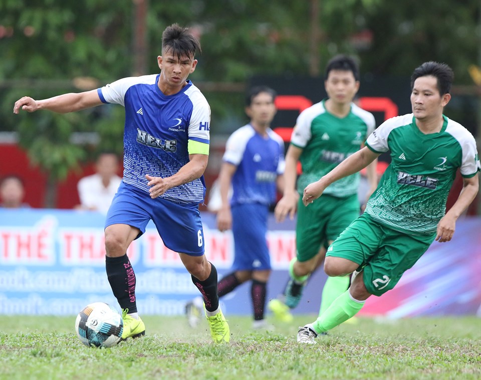 “Nhạc trưởng” Tuấn Vinh xứng danh “siêu phủi” Sài thành