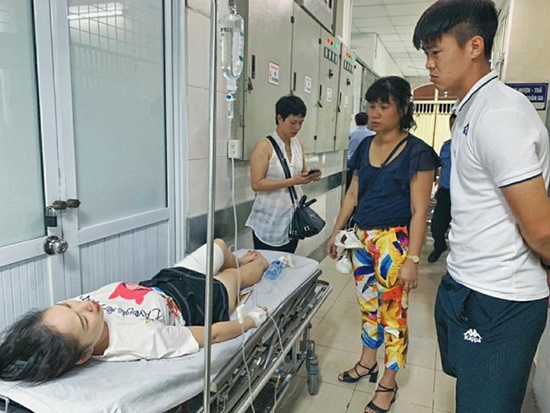 Hà Nội FC trả viện phí cho CĐV bị thương vì pháo sáng?
