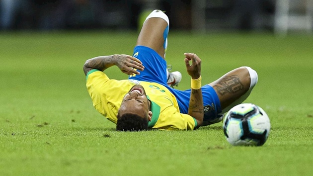 Neymar như kẻ bị số phận hắt hủi