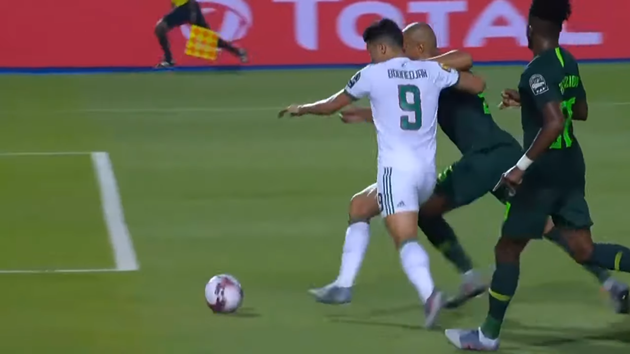 Mahrez lập siêu phẩm phút bù giờ, Algeria lọt vào chung kết CAN sau gần 30 năm - Bóng Đá
