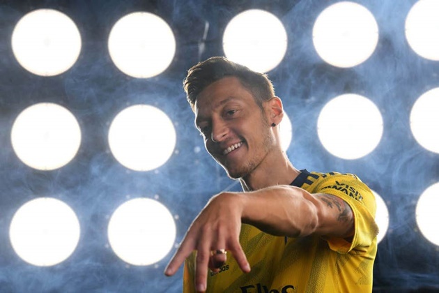 Chán cuộc sống ở Anh, Mesut Ozil đã rất gần với giải MLS - Bóng Đá