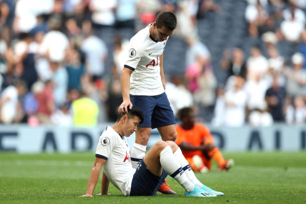 Bị VAR quay lưng, Tottenham thua sốc trên sân nhà - Bóng Đá