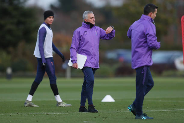 Jose Mourinho lạ lẫm trong ngày trở lại làm việc sau 11 tháng thất nghiệp - Bóng Đá