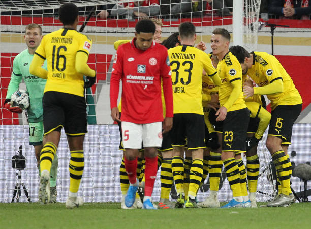 Hủy diệt Mainz, Dortmund chỉ còn cách vị trí đấu bảng 2 điểm - Bóng Đá