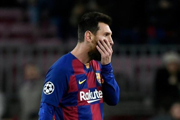 Thua thảm trước Real, Barca trở về nhà với bầu không khí 'tang tóc' - Bóng Đá