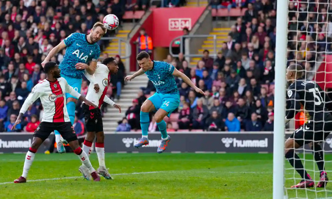 Chiếc áo Tottenham ngày càng chật chội với Harry Kane - Bóng Đá