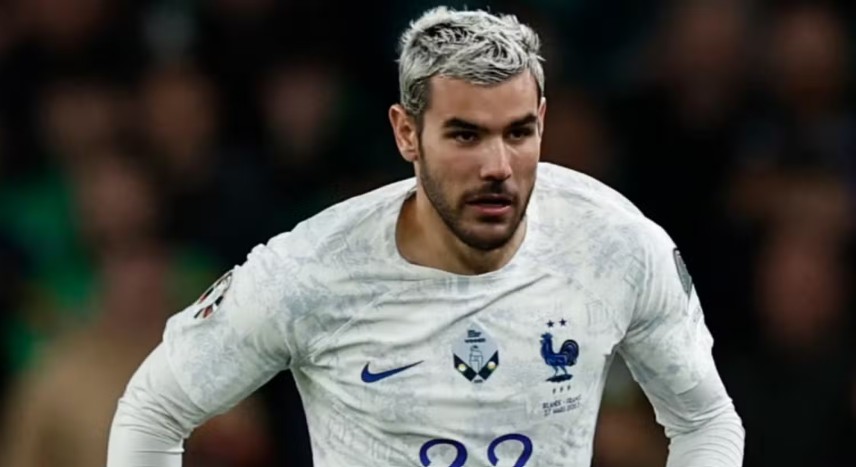MU quyết chiêu mộ Theo Hernandez và rào cản Champions League