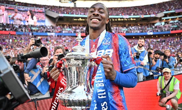 Trận chung kết FA Cup mở đường cho MU ký hợp đồng với Eze