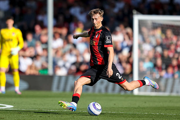 Giờ thì Huijsen đang thăng hoa tại Bournemouth.