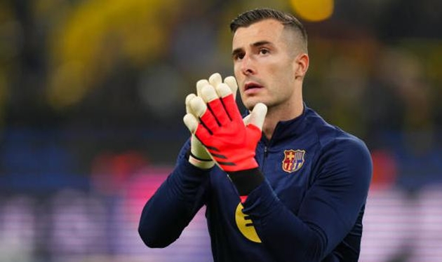 Inaki Pena cân nhắc rời Barcelona hè này